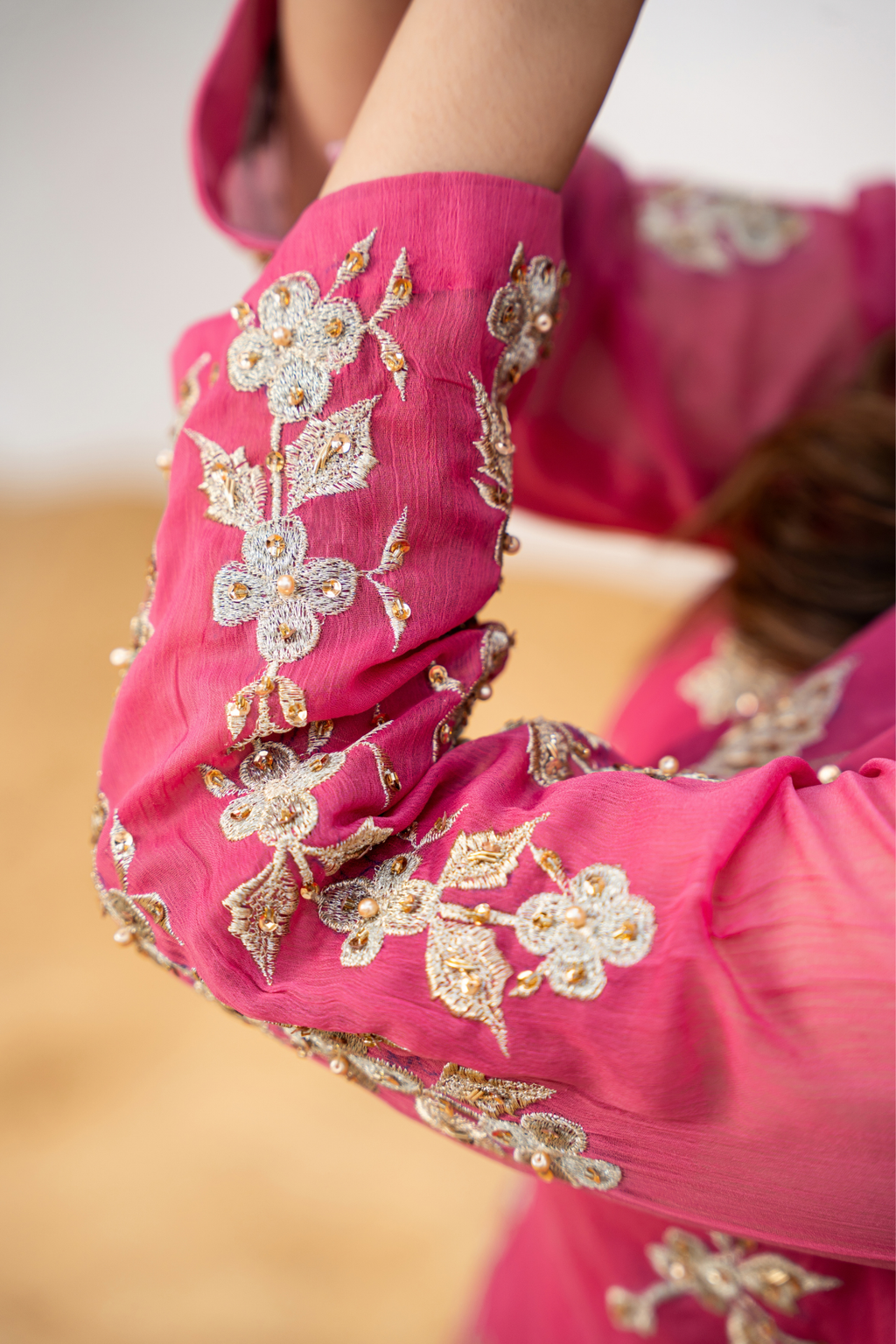 ROSÉ ÉLAN – Luxury Embroidered Pink Maxi