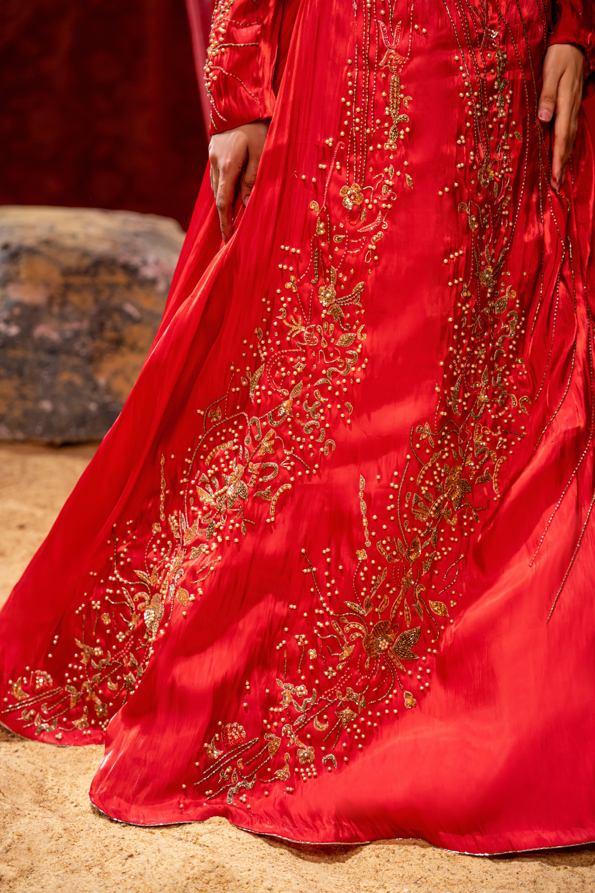 RAVENNA - Crimson Sovereign Luxury Maxi